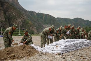 安德烈-路易斯后点头球破门，上海申花客场1-0领先梅州客家