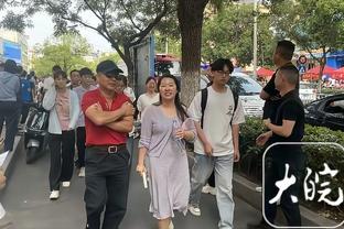 冷静点，卡拉格？卡拉格转发萨利巴受伤假新闻，遭内维尔嘲笑